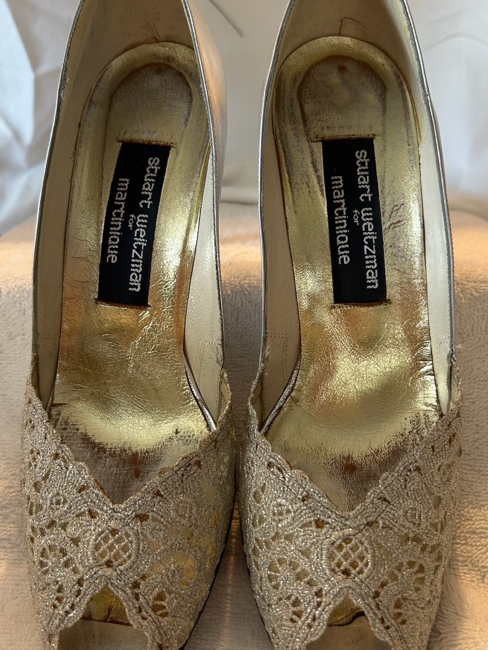 Stuart Weitzman Women’s Gold Lace Peep-Toe Heels Sz 7.5